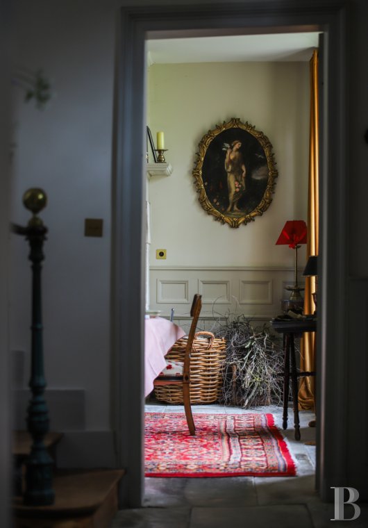 En Normandie, dans le pays d’Auge, une maison du 19e siècle bordée de douves - photo  n°15